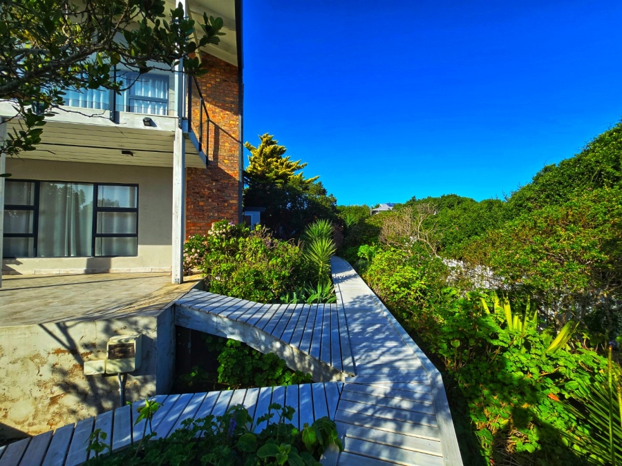 7 Bedroom Property for Sale in Kingfisher Creek Western Cape